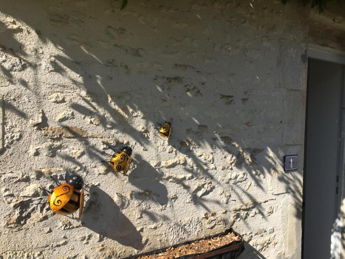 Le Gite Au Coin Des Abeilles La Caillère المظهر الخارجي الصورة